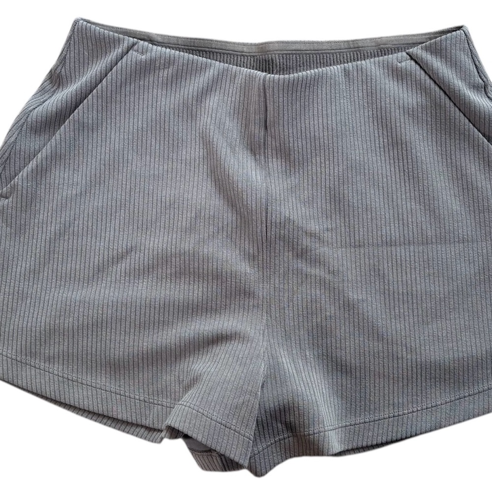 LULULEMON Ribbed Softstreme High Rise Short 2” Nomad  size 6 Run Gym Workout EUC